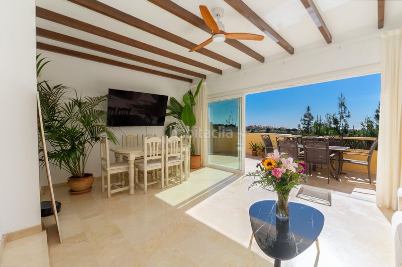 Foto 10c08e6a-e76b-48c8-a924-72d59cfa63a0. Casa adossada amb aparcament a Calahonda Mijas
