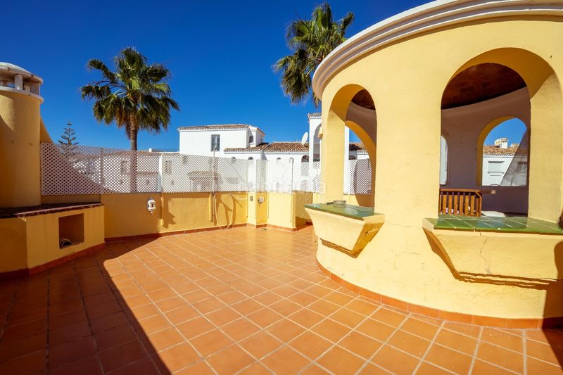 Foto 8f2ad408-f659-46ca-a4b3-bc8436ea1f8b. Casa adossada amb aparcament a Calahonda Mijas