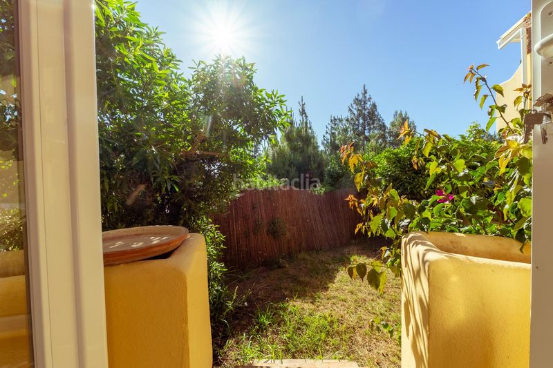 Foto d8e53bca-b554-40f0-8ae4-9d21e8d37100. Casa adossada amb aparcament a Calahonda Mijas