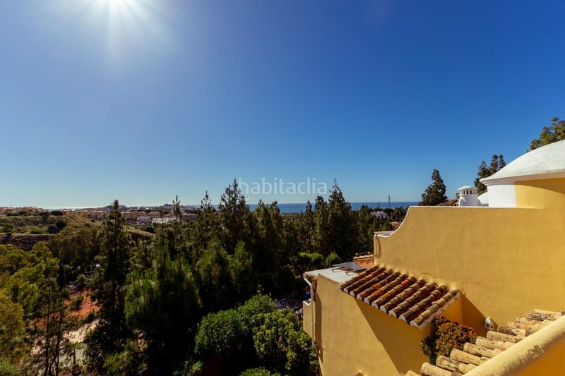 Foto ffda38a9-514a-4ffb-a55c-09256811dba9. Casa adossada amb aparcament a Calahonda Mijas
