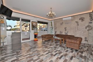 Business premise in Parque de la Paloma. Magnífico barbershop en benalmádena, ubicado en una de las zonas