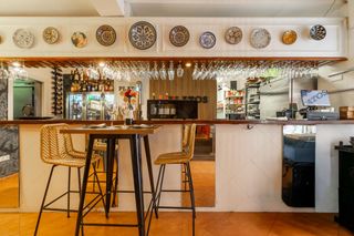 Traspàs Local Comercial a Calle castillo 11. Se traspasa restaurante en zona premium de fuengirola