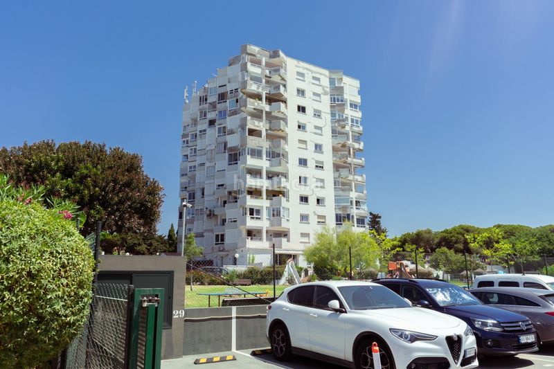 Foto e22b3438-b897-44a6-b2c7-5c6afdf38fce. Estudi amb piscina a Río Real Marbella
