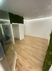 Business premise in Zona Miraflores. Invierte en marbella un local que marca la diferencia