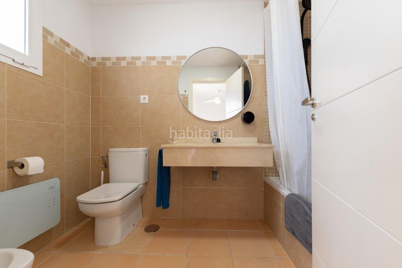 Foto dee41b8e-b3ff-4015-befb-1e083d08dce2. Casa adossada amb calefacció aparcament piscina a Benalmádena