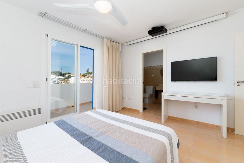 Foto f5fb9430-1961-433d-9670-a9874672359b. Casa adossada amb calefacció aparcament piscina a Benalmádena