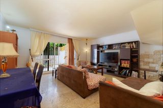 Casa adossada  Calle jorge guillén. Adosado con terraza tipo ático, placas solares y 2 plazas de par