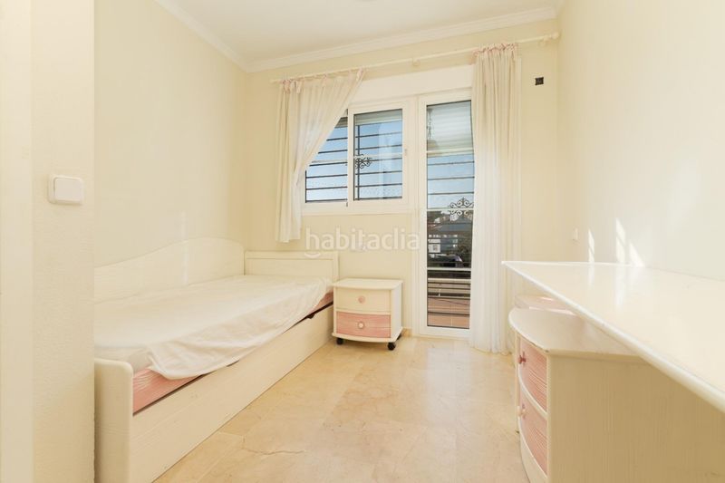 Foto 33b6e4e6-9e9d-48a3-8614-effbea222cb9. Casa adossada amb aparcament piscina a Conde de Ureña Málaga