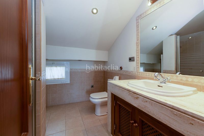 Foto 4e04742d-e508-4fdd-bb93-0db0f3a764ad. Casa adossada amb aparcament piscina a Conde de Ureña Málaga