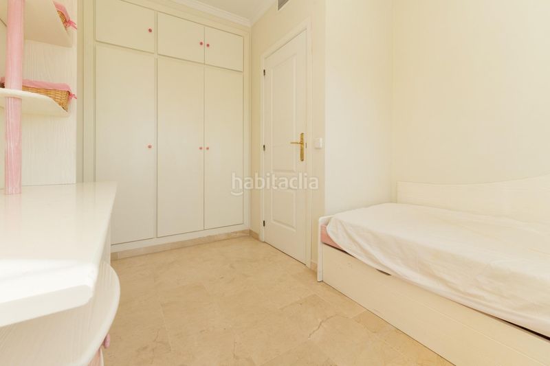 Foto 5a780fcc-f2db-43eb-ac5e-ef30a64800bc. Casa adossada amb aparcament piscina a Conde de Ureña Málaga