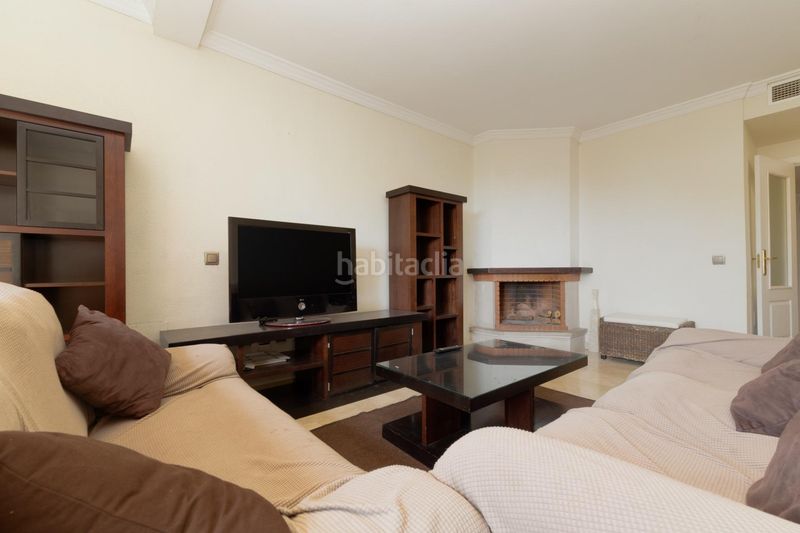 Foto 5ab5d3a9-15dd-40c8-8750-f4f01faf866e. Casa adossada amb aparcament piscina a Conde de Ureña Málaga