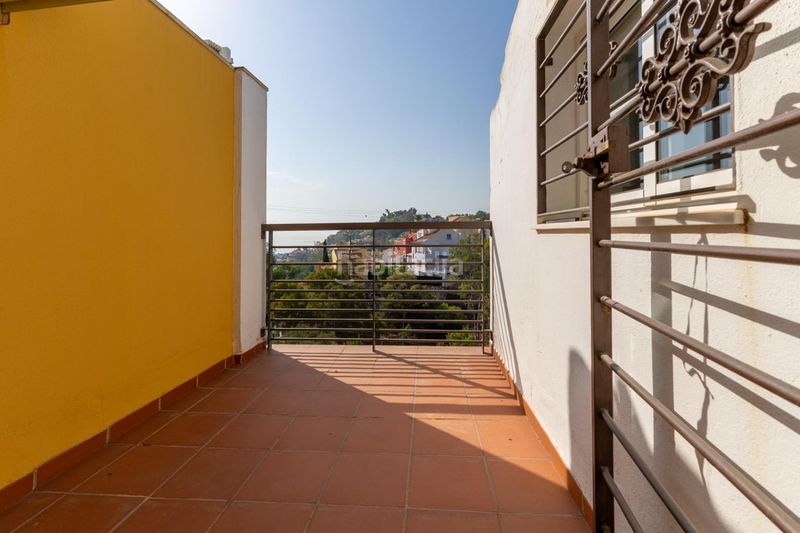 Foto 87ef3c91-2be3-4231-ac4b-eab43b9e8dd4. Casa adossada amb aparcament piscina a Conde de Ureña Málaga