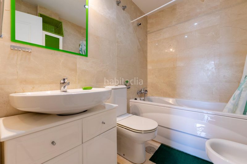 Foto c34a2b47-6612-4502-a87c-43b773f51df2. Casa adossada amb aparcament piscina a Conde de Ureña Málaga