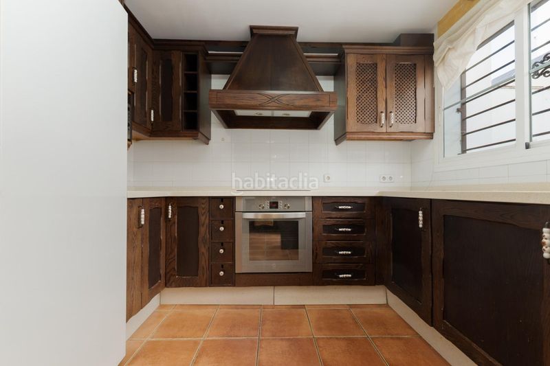 Foto e403e543-a561-473e-a6d9-6cb9324c901f. Casa adossada amb aparcament piscina a Conde de Ureña Málaga