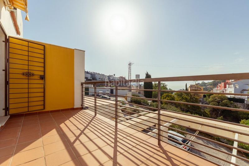 Foto f7639a82-7856-4ddd-987e-46a7b2e940df. Casa adossada amb aparcament piscina a Conde de Ureña Málaga