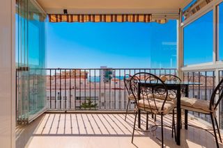 Penthouse in Puerto Deportivo. Oportunidad ático de 3 dormitorios con vistas al mar, a solo 200