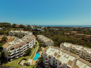 Apartament a Elviria. Elegante y amplio piso de 3 dormitorios en elviria.