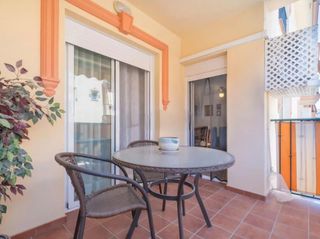 Apartament  Calle del río lanjarón. Amplio piso de 3 dormitorios y terraza en las lagunas de mijas