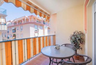 Apartament  Calle del río lanjarón. Amplio piso de 3 dormitorios y terraza en las lagunas de mijas