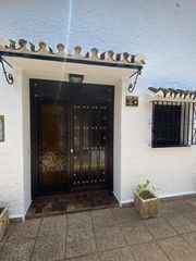 Chalet in Castillo Sohail - Myramar. Chalet independiente con piscina privada, zona edificio myramar