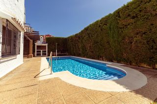 Chalet in Castillo Sohail - Myramar. Chalet independiente con piscina privada, zona edificio myramar