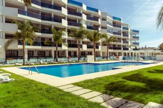 Apartament a Las Flores. Apartamento con terraza en las lagunas de mijas  piscina, jardin