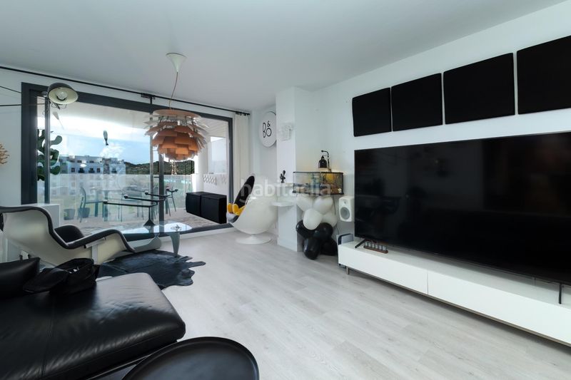 Foto 83b08c32-1eb9-411d-848d-e6a037d217a6. Apartament amb aparcament piscina a Las Flores Mijas