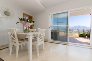 Casa in Hipódromo - Cerrado del Águila. Oportunidad!!  hermoso chalet con piscina, jardin y vistas a mij