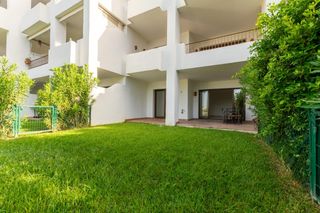 Piano terra in Mijas Golf. Bajo con jardín privado en mijas golf