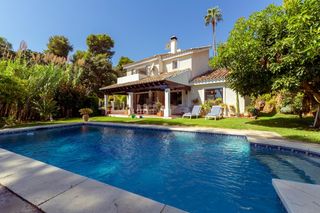 Chalet en Calahonda. Chalet independiente con piscina privada y total privacidad en c