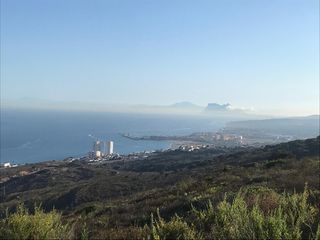 Terreny residencial a Torreguadiaro-San Diego. Parcela urbana con espectaculares vistas al mediterráneo y al pe