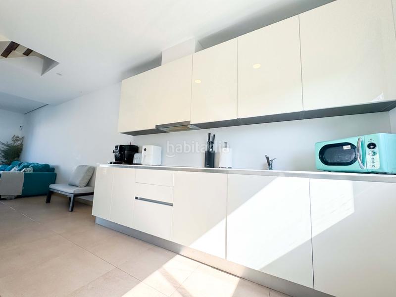 Foto 3cec2e14-a081-480e-b5bb-bd7d3f696a06. Casa adossada amb calefacció aparcament piscina a Manilva