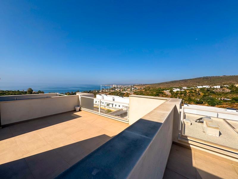 Foto 77584d5e-c204-4bf5-a42c-cbbe390945ca. Casa adossada amb calefacció aparcament piscina a Manilva