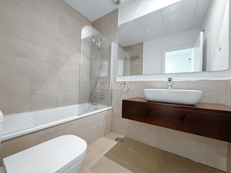 Foto 91f835a7-e712-4361-a153-7b4cf6f71cec. Casa adossada amb calefacció aparcament piscina a Manilva