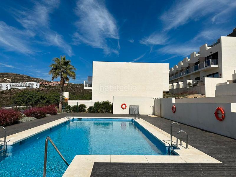 Foto 991ef2ed-809c-474c-8fb6-c184b2e566f3. Casa adossada amb calefacció aparcament piscina a Manilva