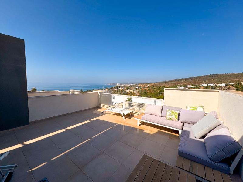 Foto f8ce4450-123d-49d7-a57f-1c5c7403d016. Casa adossada amb calefacció aparcament piscina a Manilva