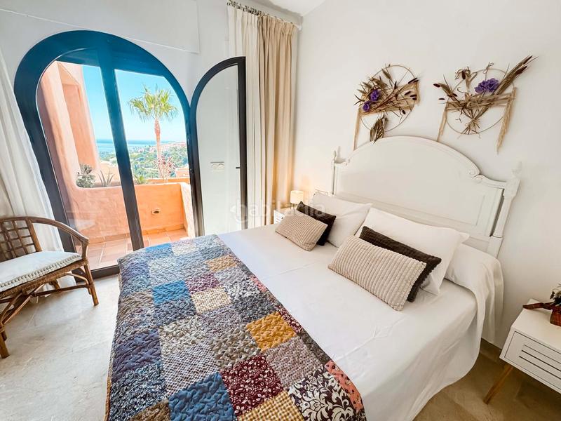 Foto 89a8c45c-34d5-4089-a802-a39947f31f0c. Apartamento  costa con vistas al mar en Manilva