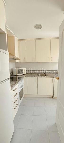 Foto 46663286-44c1-47bb-94ee-47482105acec. Rent penthouse with heating pool in La Duquesa Manilva