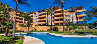 Apartament a Chullera. Apartamento con terraza y vistas al mar en manilva costa