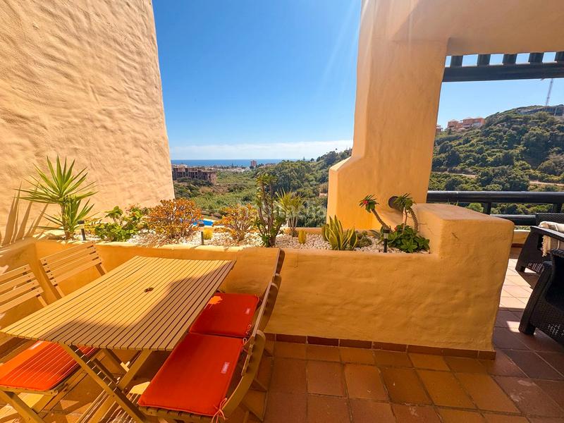 Foto f578991a-737d-4f4d-a9cd-fc794a9fbc62. Apartament amb calefacció aparcament piscina a San Luis de Sabinillas Manilva