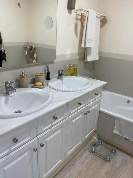 Foto 1f006abe-c07e-4bde-ae00-58eca5146a30. Attico con camino parcheggio piscina in Estepona golf Estepona