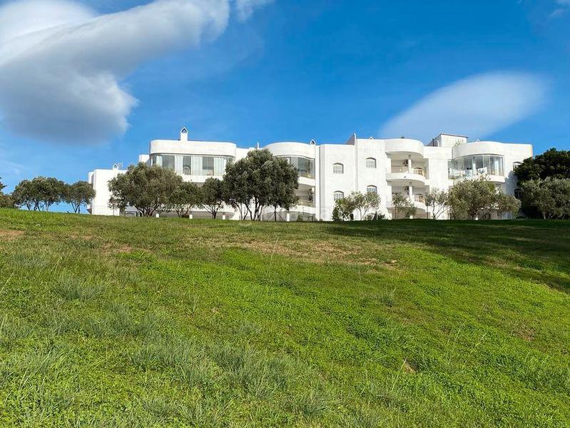 Foto 2a9cb11a-195f-44cf-9cf2-afdf4a9af9ac. Attico con camino parcheggio piscina in Estepona golf Estepona