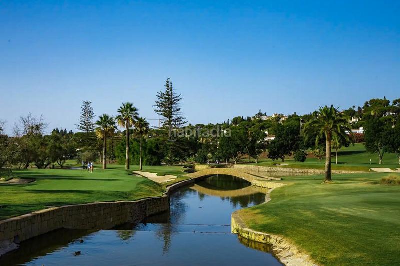 Foto 2c2d7289-4326-4c88-bd44-8cdaf1419123. Attico con camino parcheggio piscina in Estepona golf Estepona