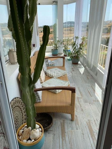 Foto b1d52ac7-594b-4d45-a27b-137fe11d11c6. Attico con camino parcheggio piscina in Estepona golf Estepona