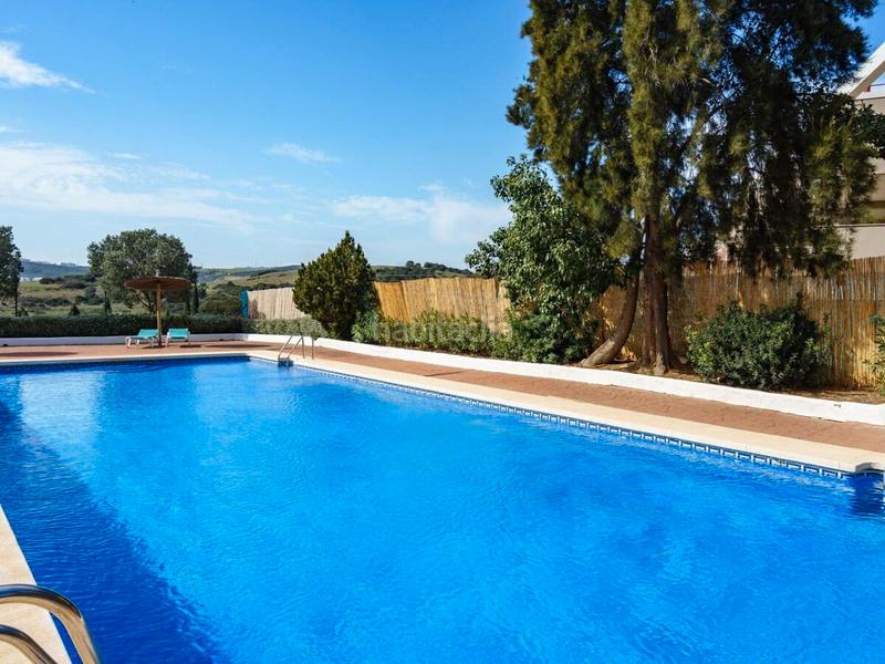 Foto d3cf6020-39b0-4fa8-908e-33ab884e2c94. Attico con camino parcheggio piscina in Estepona golf Estepona