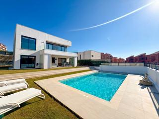 Chalet à El Castillo. Villa en segunda línea de playa en manilva costa