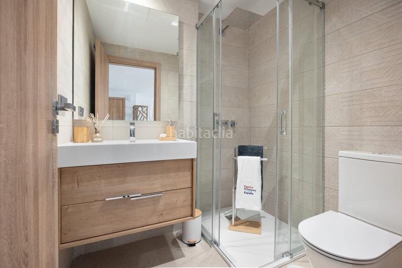 Foto 869c53de-fe2d-40f4-9e32-8f63d7dc2d49. Àtic amb calefacció aparcament piscina a marina de Casares Casares