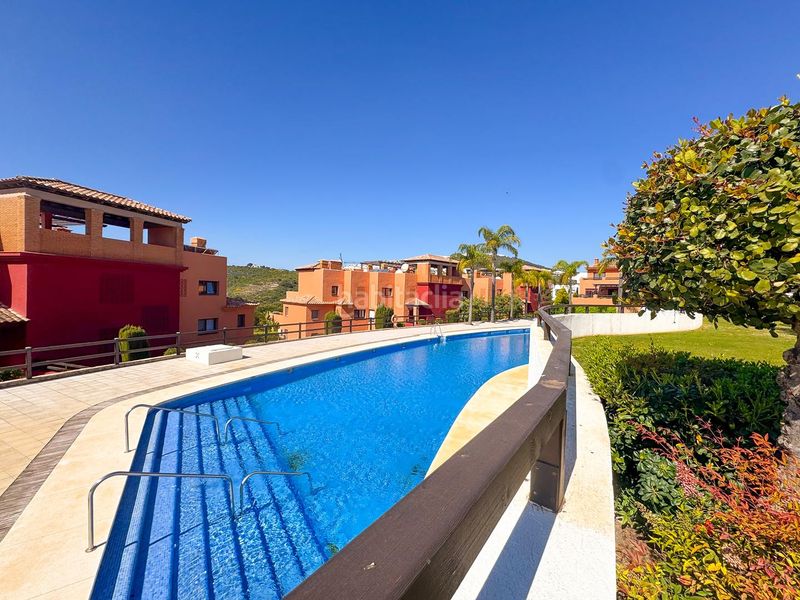 Foto ec8cf592-708f-49ce-ae0a-a6c45c3ee61b. Àtic amb calefacció aparcament piscina a Casares golf - Casares del sol Casares