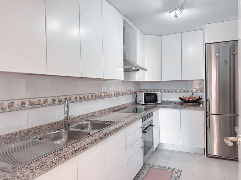 Foto 12f92048-8574-4b72-a164-c7ee6a261e15. Àtic amb xemeneia calefacció aparcament piscina a Manilva