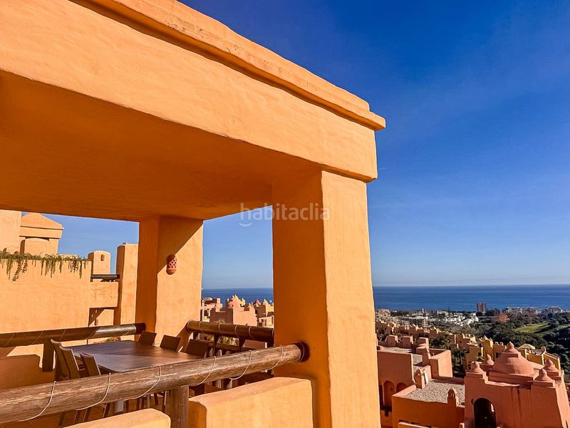 Foto 1f565a97-d4a9-4d76-8141-9e39ade37c16. Àtic amb xemeneia calefacció aparcament piscina a Manilva